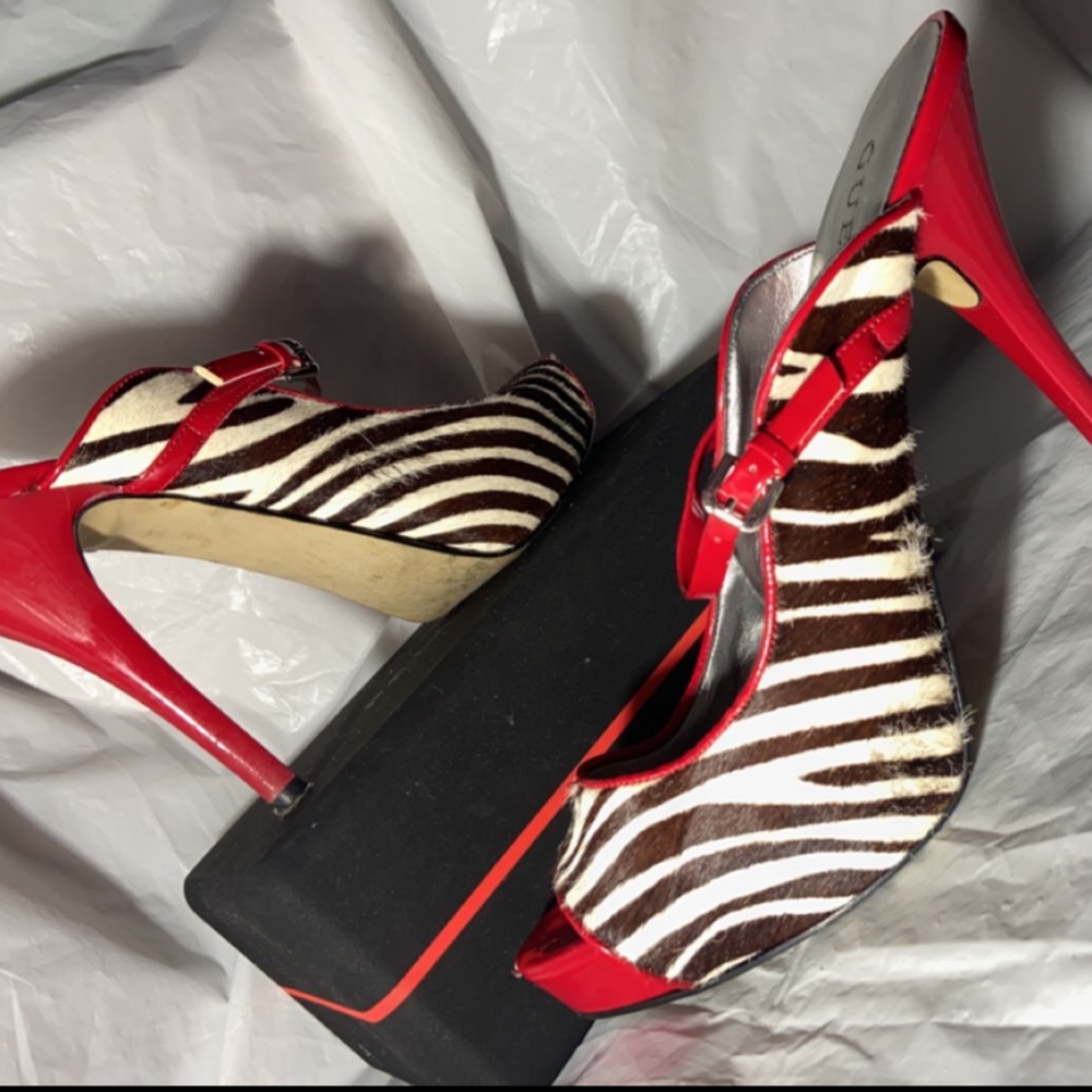 I am selling zebra heels